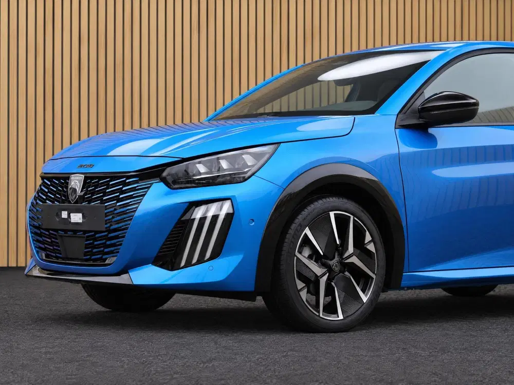 Peugeot 208 1.2 Hybrid 110 e-DCS6 GT VOORRAAD KORTING uit 2026, foto 10