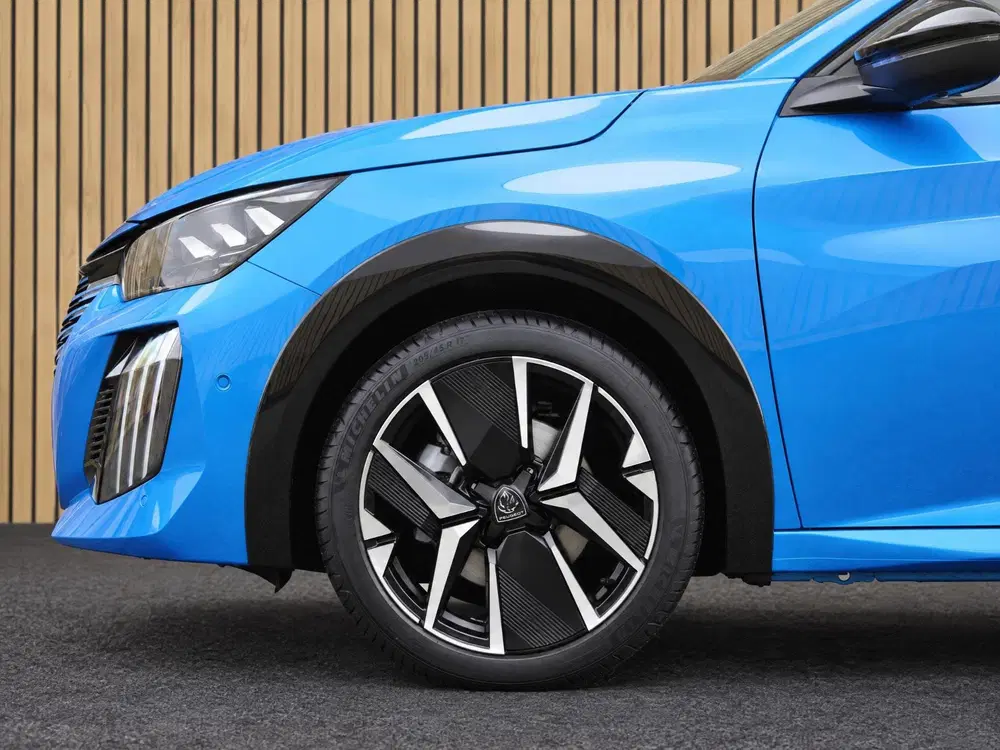 Peugeot 208 1.2 Hybrid 110 e-DCS6 GT VOORRAAD KORTING uit 2026, foto 8