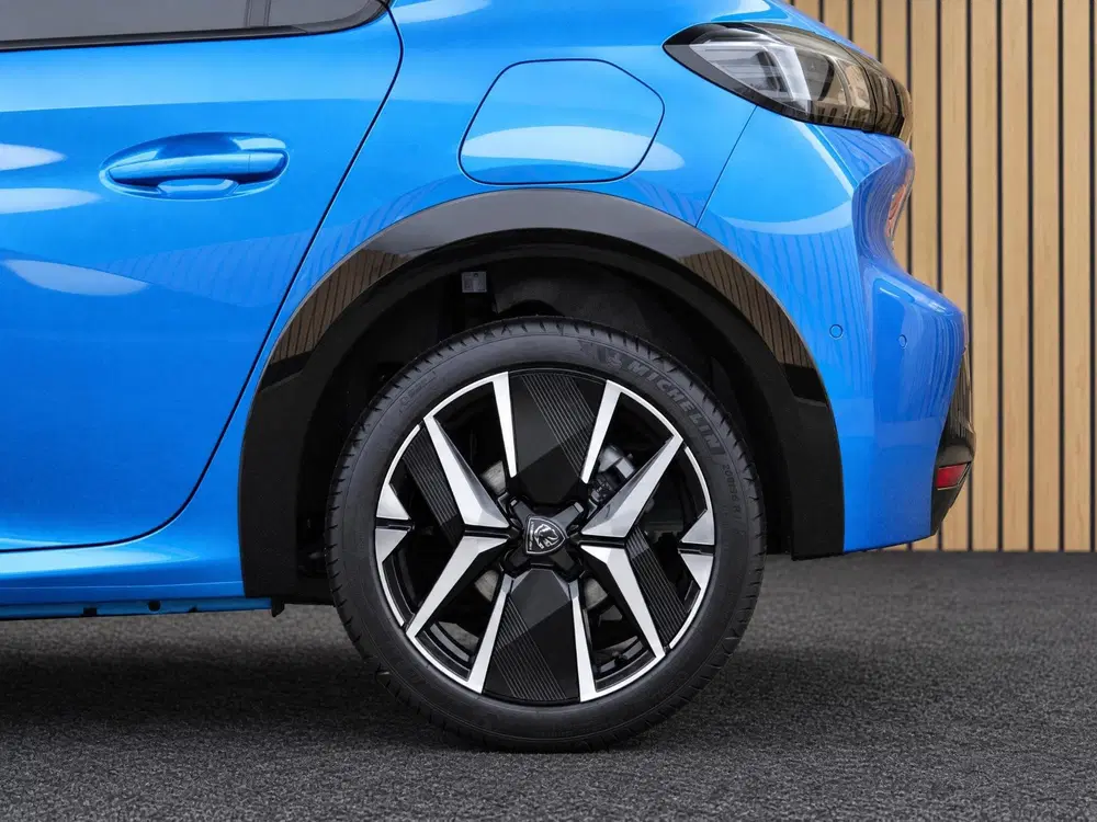 Peugeot 208 1.2 Hybrid 110 e-DCS6 GT VOORRAAD KORTING uit 2026, foto 9