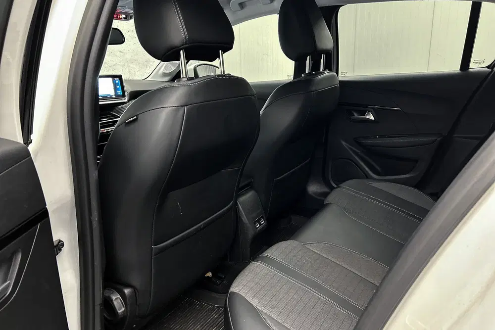 Peugeot 208 1.2 PureTech Allure uit 2021, foto 13