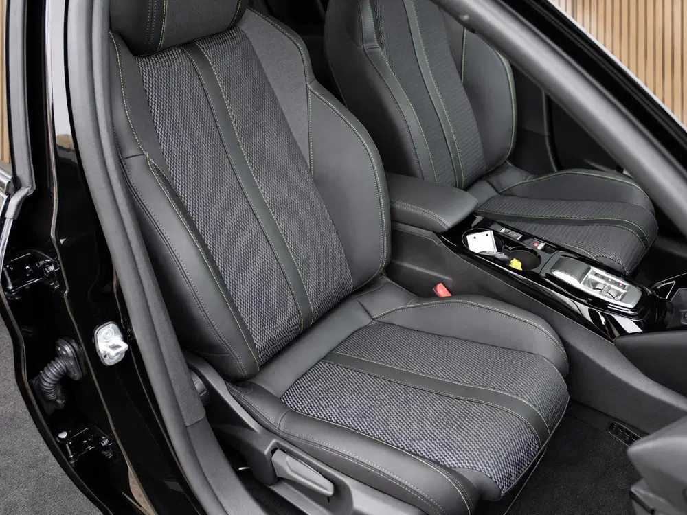 Peugeot 208 Hybrid 110 e-DCS6 GT VOORRAAD KORTING uit 2026, foto 15