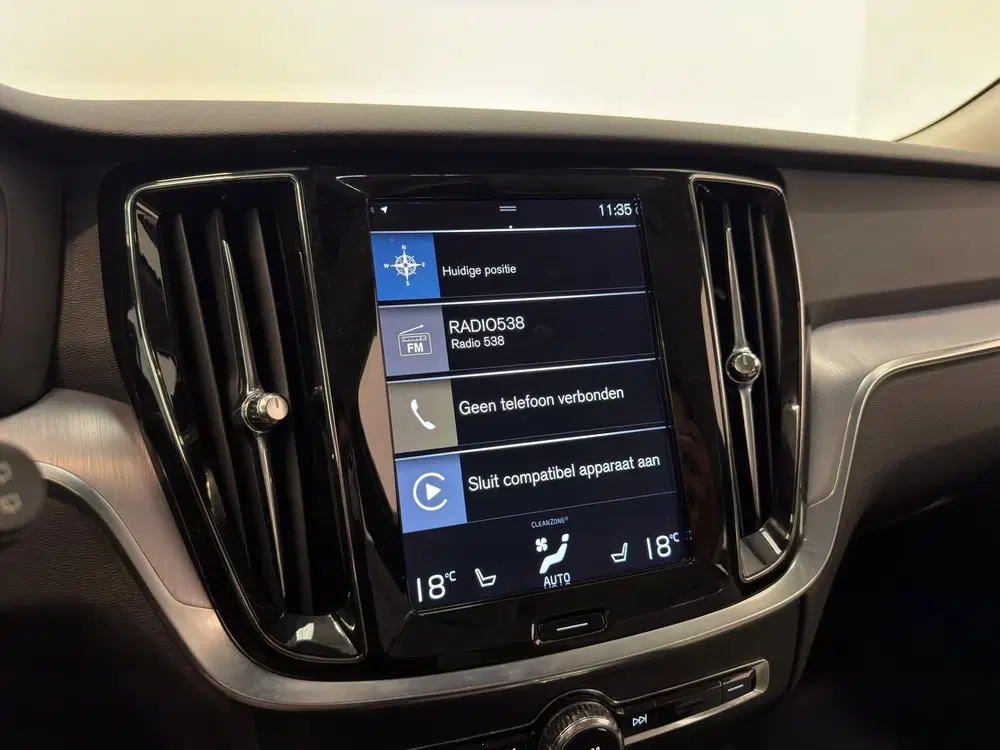 Volvo V60 2.0 T5 Momentum uit 2019, foto 14
