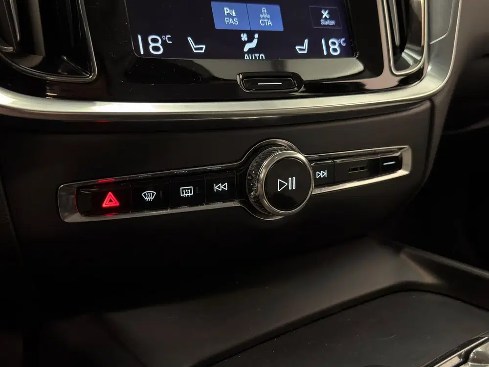 Volvo V60 2.0 T5 Momentum uit 2019, foto 15