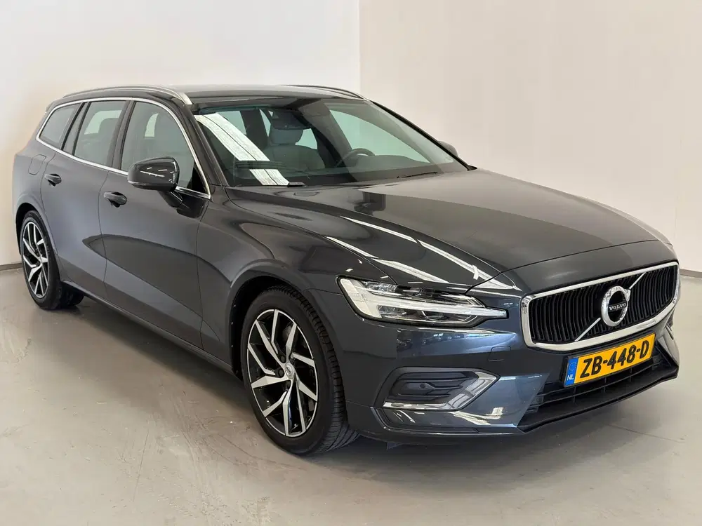 Volvo V60 2.0 T5 Momentum uit 2019, foto 2