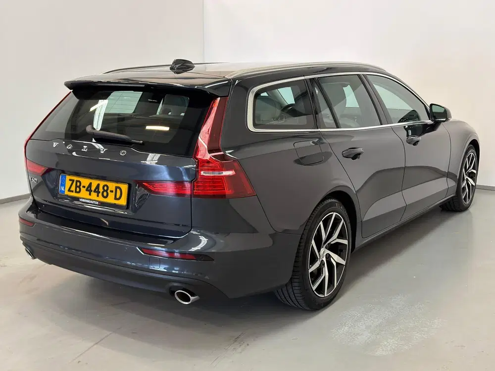 Volvo V60 2.0 T5 Momentum uit 2019, foto 4