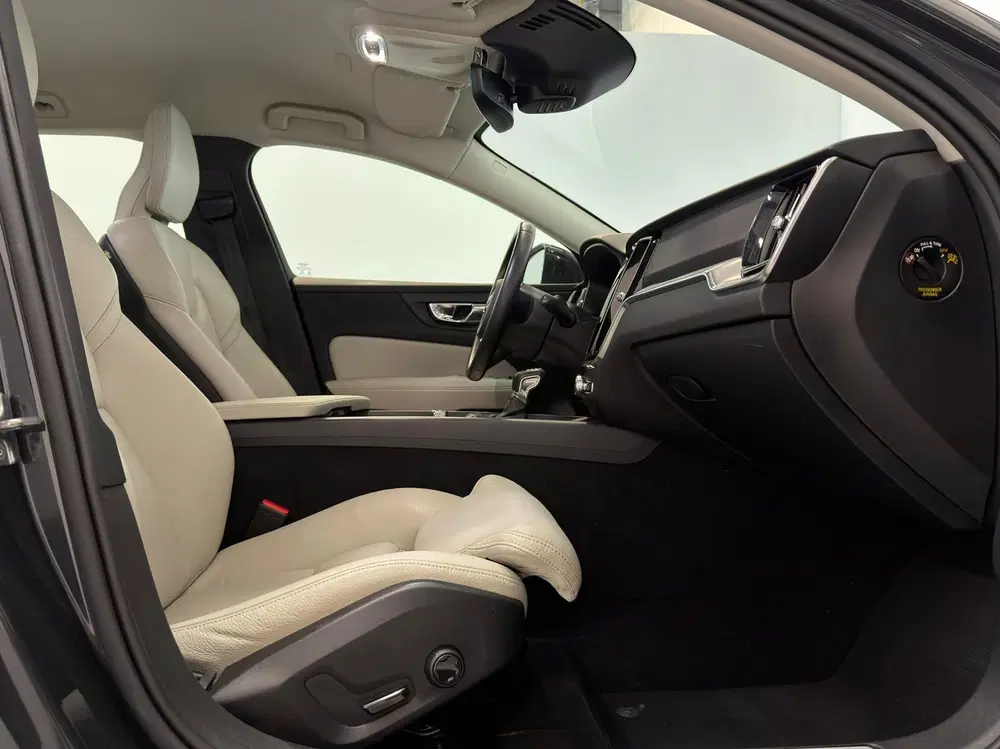 Volvo V60 2.0 T5 Momentum uit 2019, foto 6