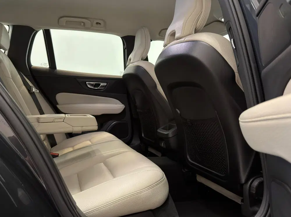 Volvo V60 2.0 T5 Momentum uit 2019, foto 7