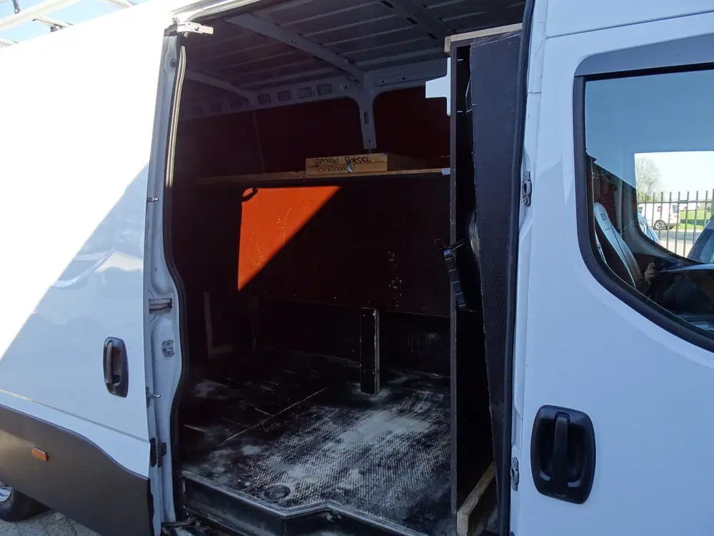 Iveco Daily 35S14V 2.3 410 H3 uit 2020, foto 5