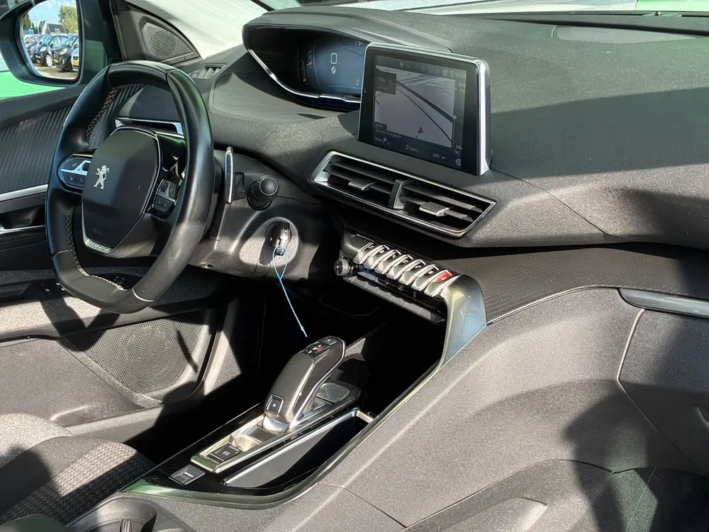 Peugeot 3008 1.2 PureTech Active uit 2019, foto 11