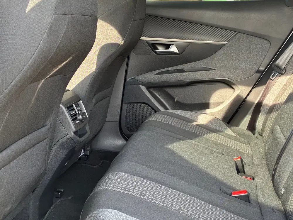 Peugeot 3008 1.2 PureTech Active uit 2019, foto 15