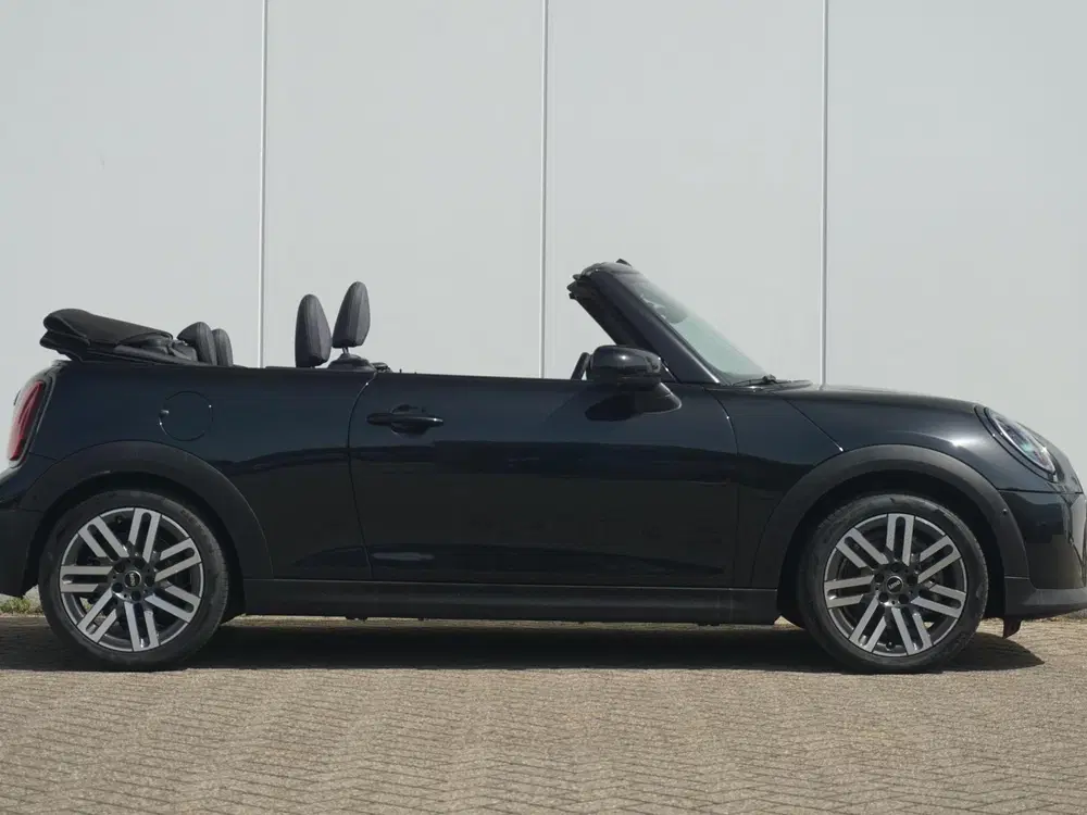 Mini Cabrio Cooper C uit 2025, foto 6