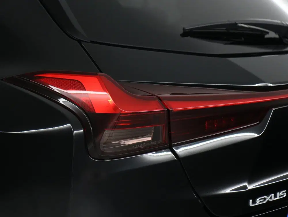 Lexus UX 250h First Edition uit 2019, foto 8