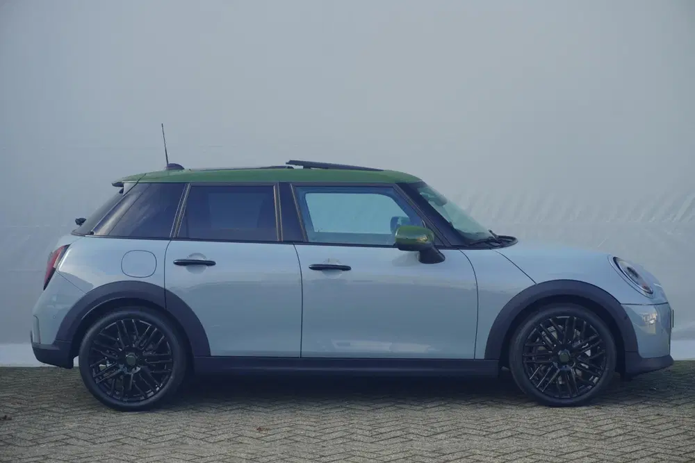 Mini Cooper C Cooper C Paul Smith Edition uit 2026, foto 4