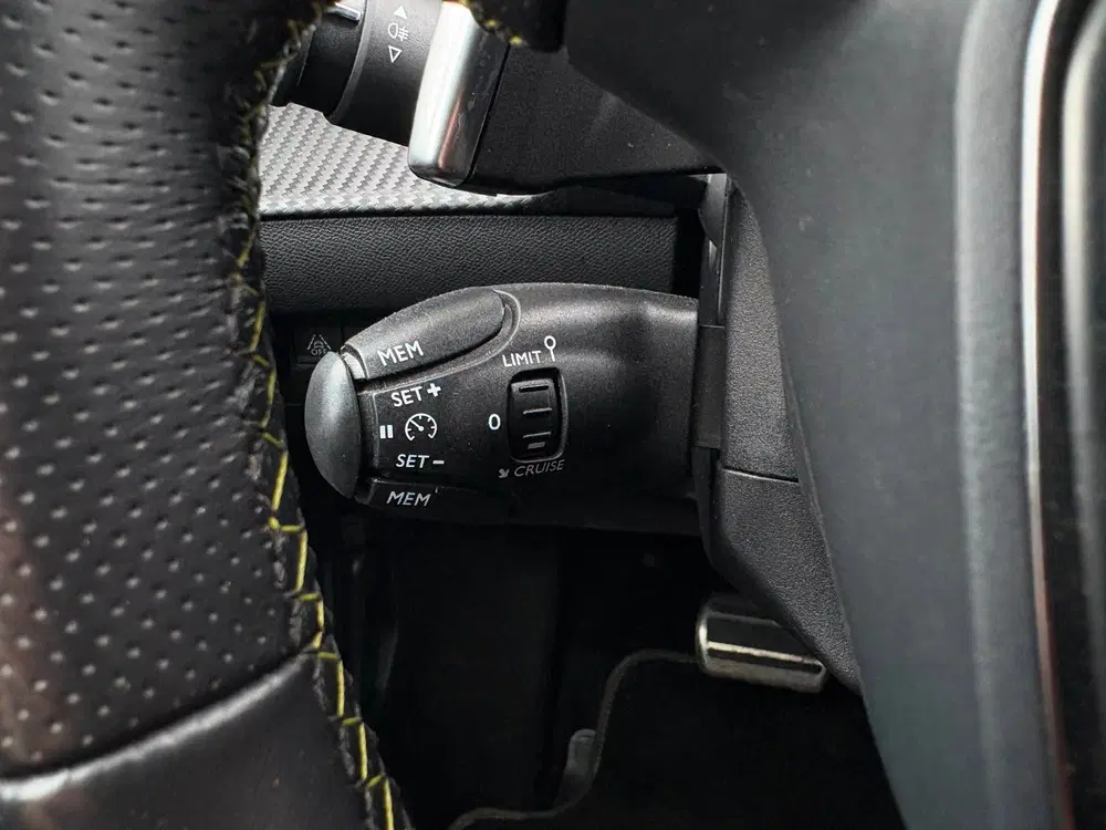 Peugeot 208 1.2 PureTech GT-Line uit 2022, foto 13
