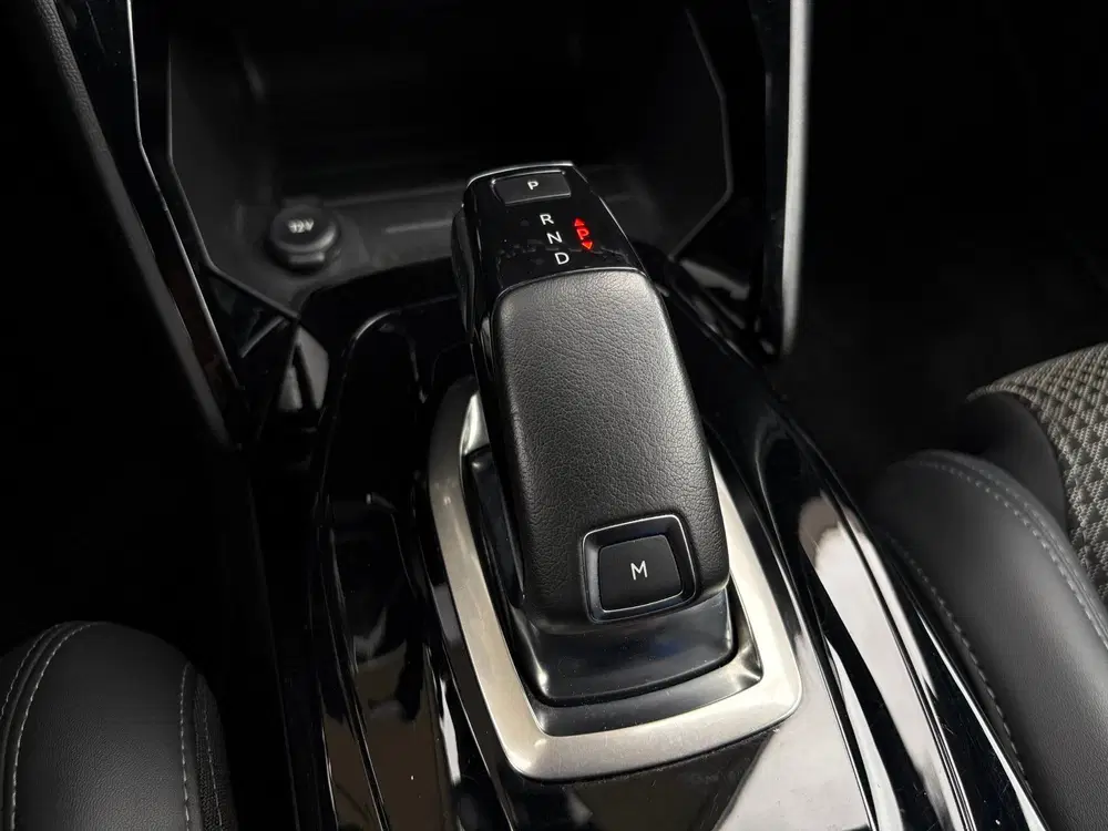 Peugeot 208 1.2 PureTech GT-Line uit 2022, foto 9