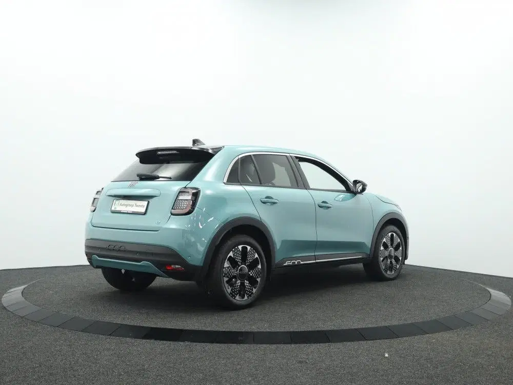 Fiat 600e La Prima 54 kWh uit 2025, foto 2