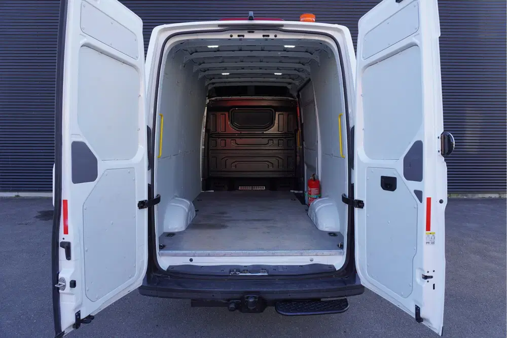 Volkswagen Crafter 35 177pk RWD L3H3 uit 2022, foto 3