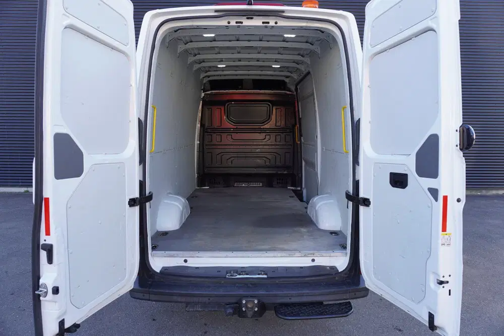 Volkswagen Crafter 35 177pk RWD L3H3 uit 2022, foto 3