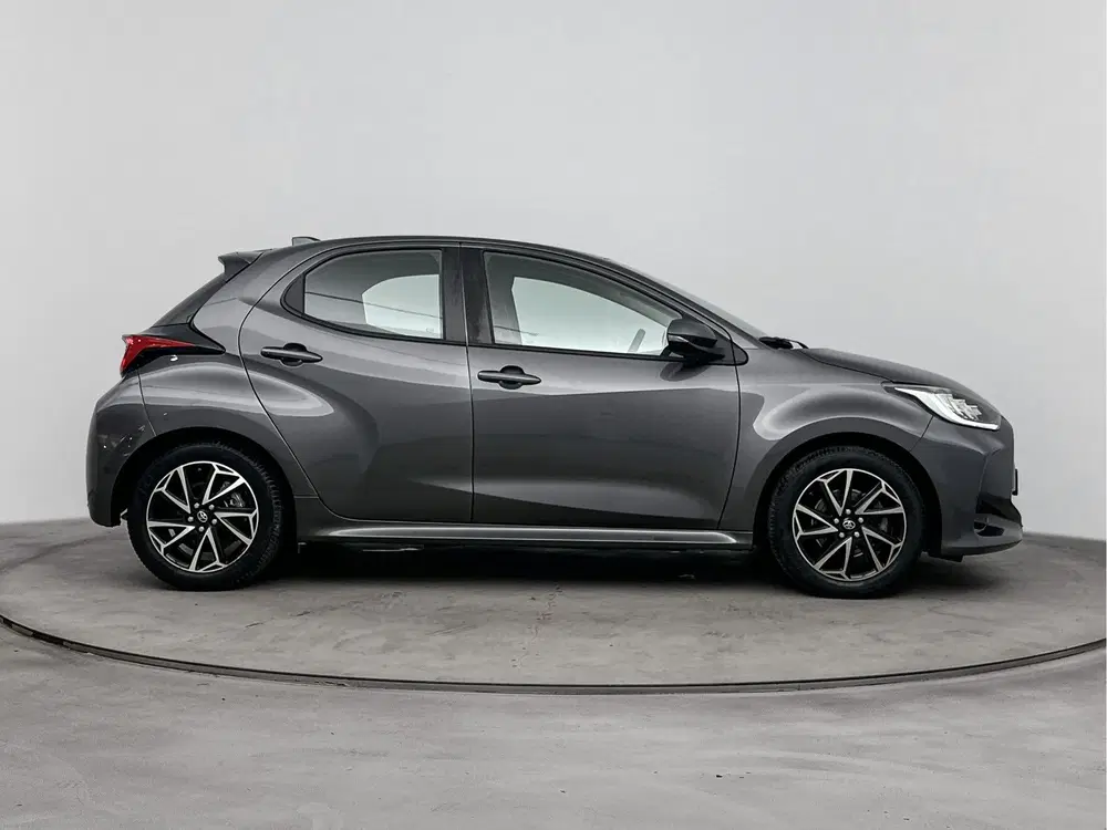 Toyota Yaris 1.5 Hybrid 115 First Edition uit 2022, foto 11