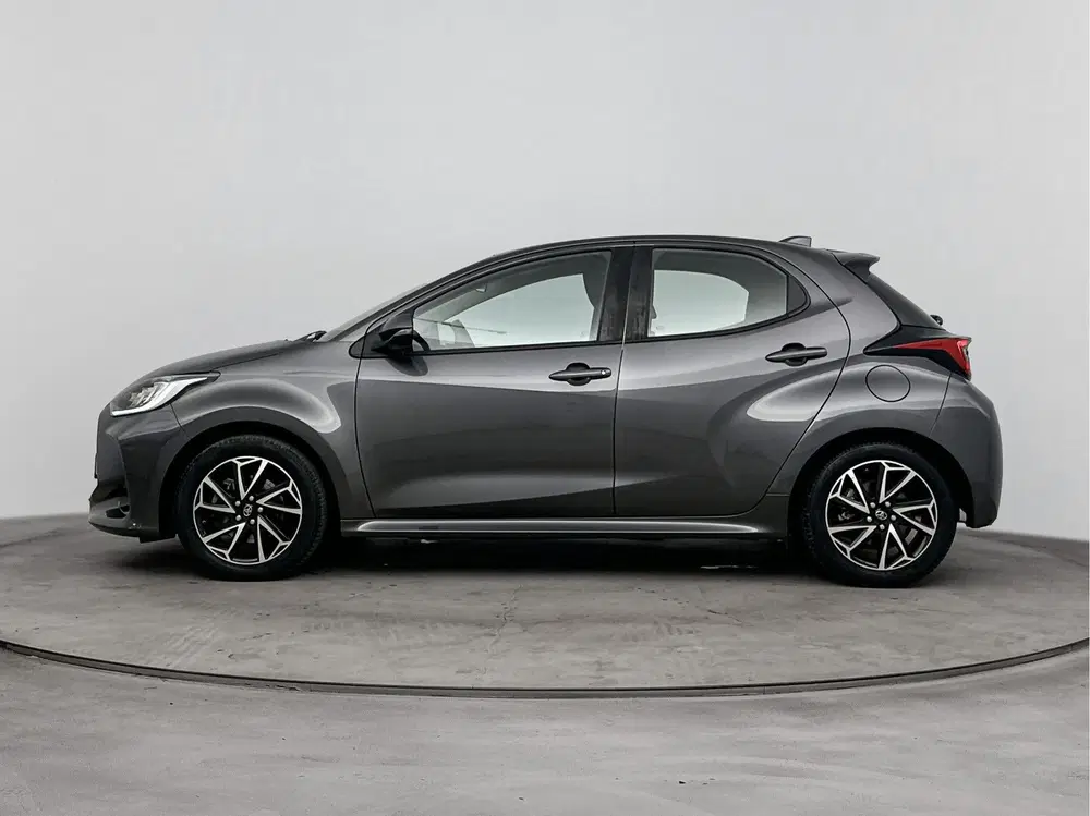 Toyota Yaris 1.5 Hybrid 115 First Edition uit 2022, foto 3
