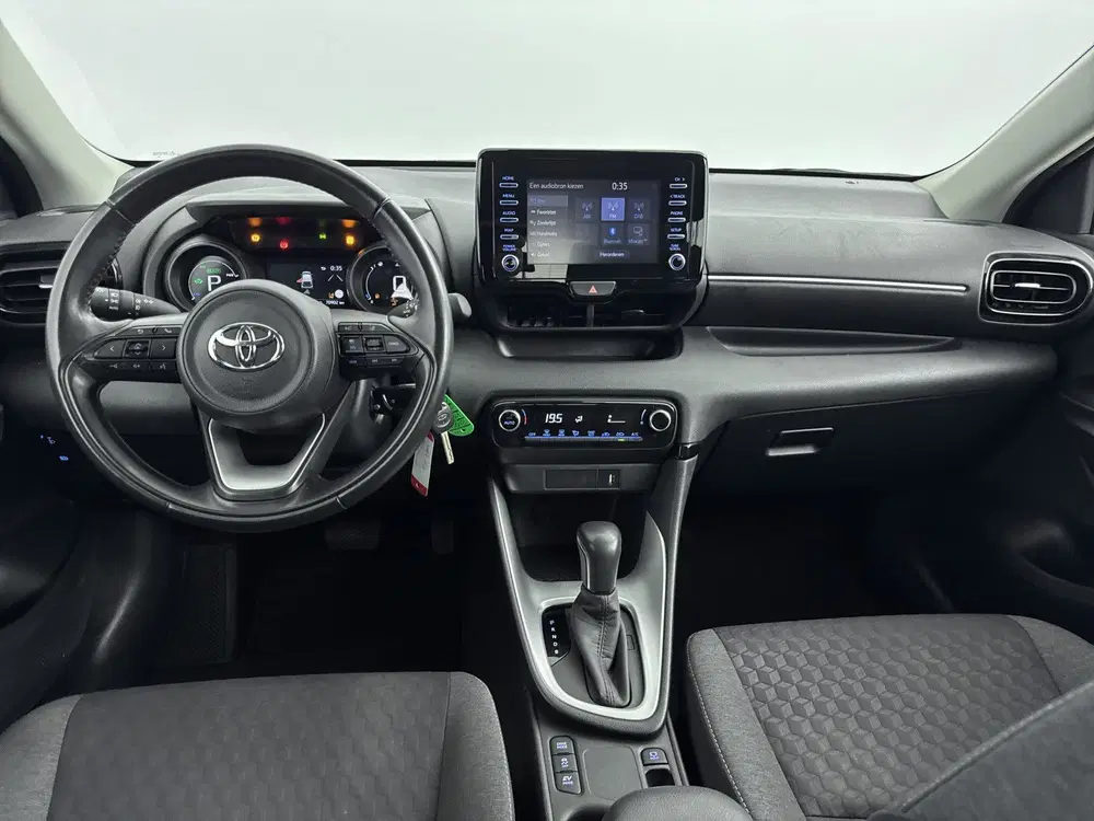 Toyota Yaris 1.5 Hybrid 115 First Edition uit 2022, foto 4