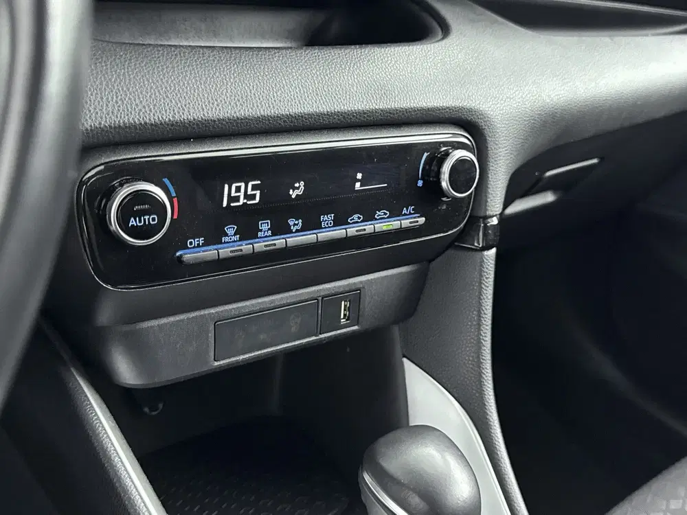Toyota Yaris 1.5 Hybrid 115 First Edition uit 2022, foto 9
