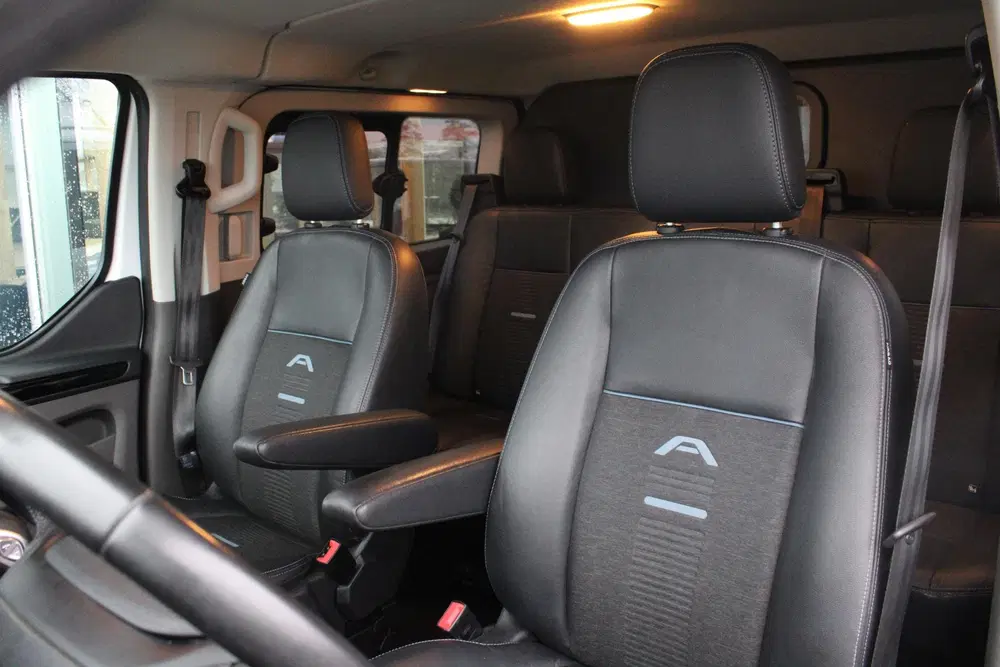Ford Transit Custom 320 2.0 TDCI L2H1 Limited DC SCI uit 2023, foto 11