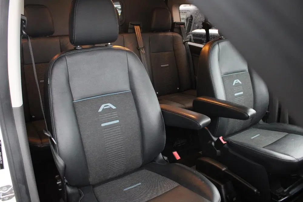 Ford Transit Custom 320 2.0 TDCI L2H1 Limited DC SCI uit 2023, foto 15