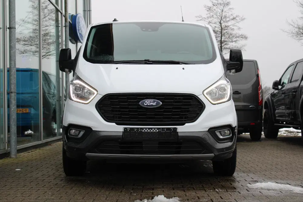 Ford Transit Custom 320 2.0 TDCI L2H1 Limited DC SCI uit 2023, foto 3