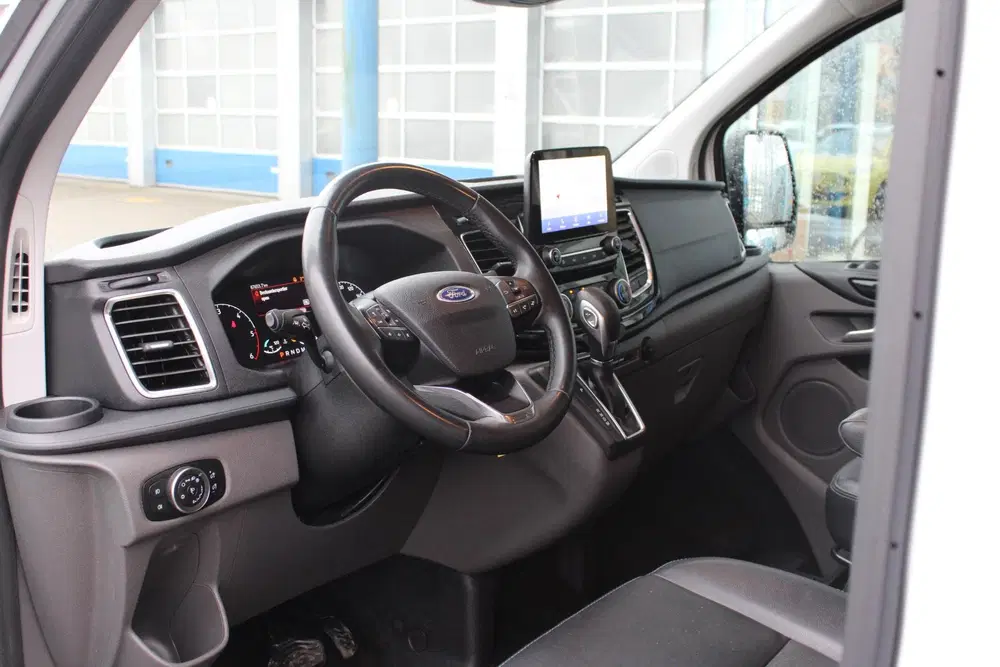 Ford Transit Custom 320 2.0 TDCI L2H1 Limited DC SCI uit 2023, foto 8