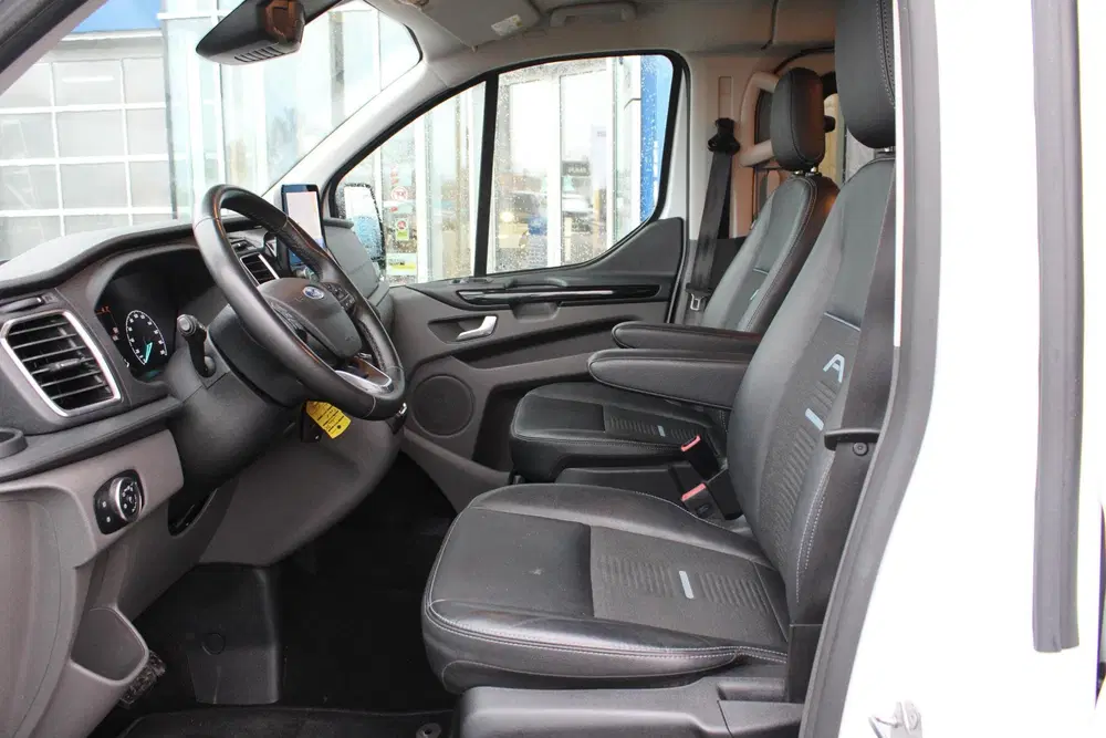 Ford Transit Custom 320 2.0 TDCI L2H1 Limited DC SCI uit 2023, foto 9