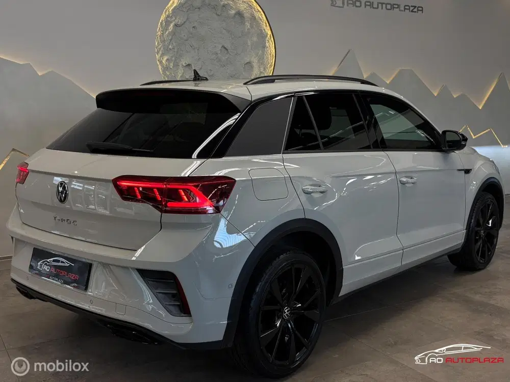 Volkswagen T-Roc 1.5 TSI 3x R-line Panorama uit 2023, foto 2