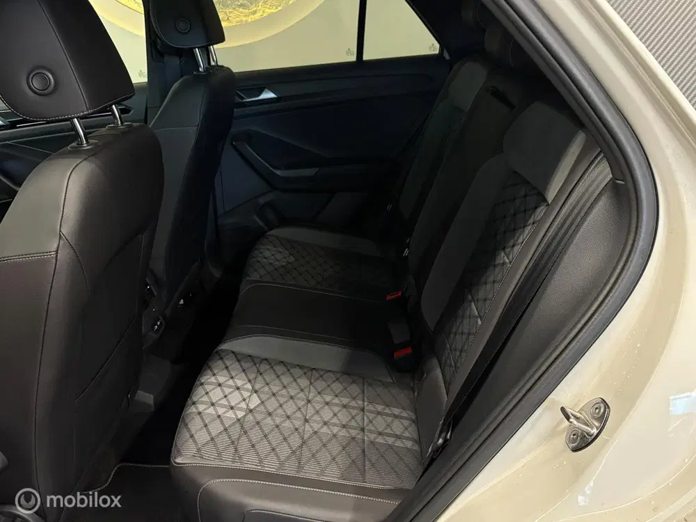 Volkswagen T-Roc 1.5 TSI 3x R-line Panorama uit 2023, foto 4