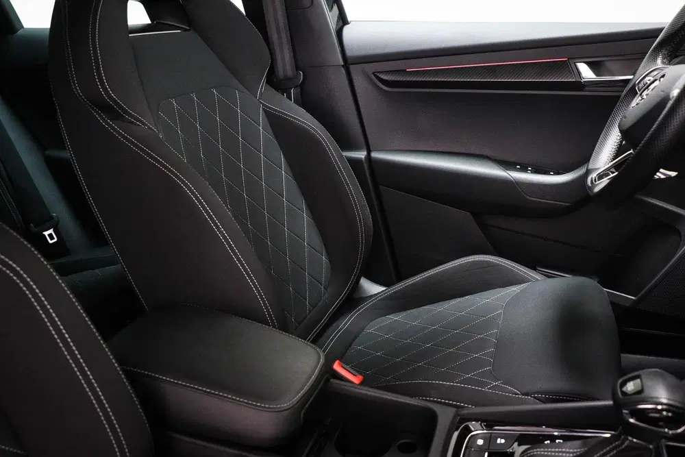 Skoda Karoq 1.5 TSI ACT Sportline Business uit 2021, foto 10