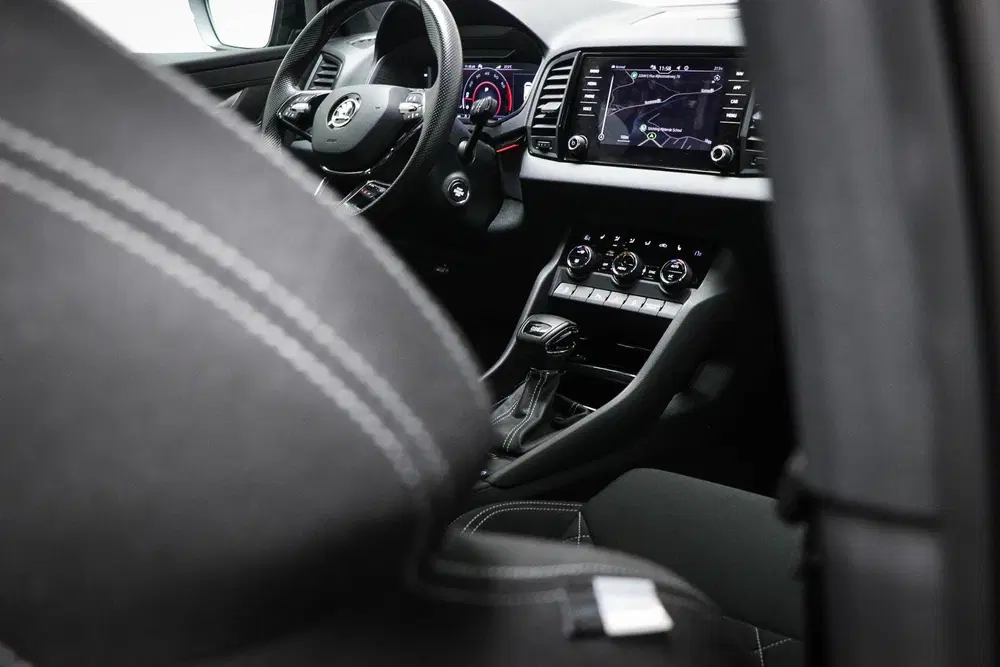 Skoda Karoq 1.5 TSI ACT Sportline Business uit 2021, foto 13