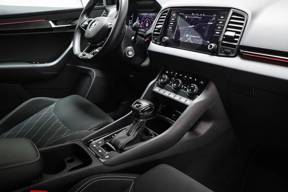 Skoda Karoq 1.5 TSI ACT Sportline Business uit 2021, foto 3