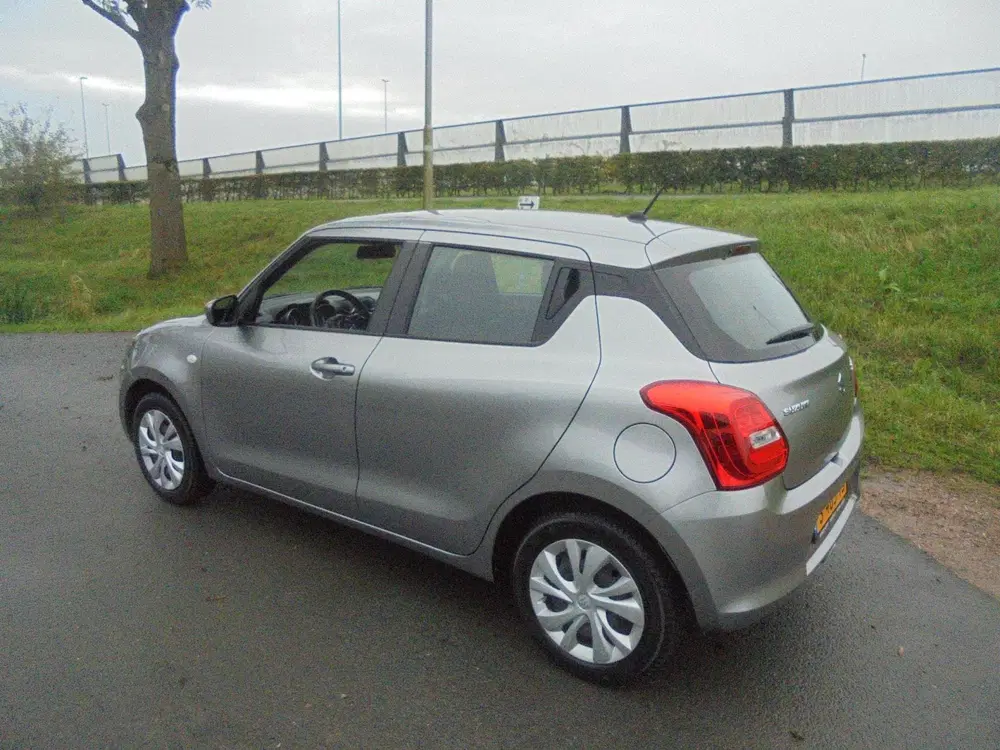 Suzuki Swift Suzuki swift 1.2 benzine Hybrid airco 30.0 uit 2023, foto 2