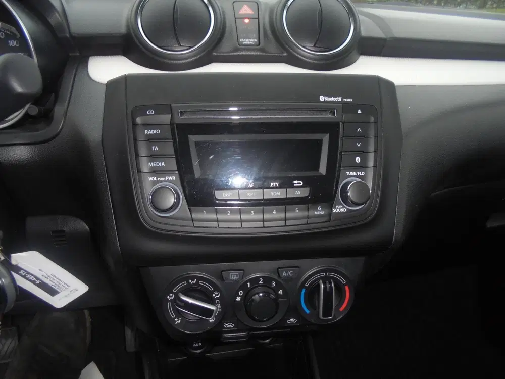 Suzuki Swift Suzuki swift 1.2 benzine Hybrid airco 30.0 uit 2023, foto 6