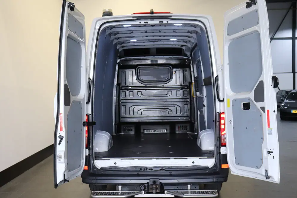 Volkswagen Crafter 2.0 TDI 177PK L3H3 uit 2020, foto 8