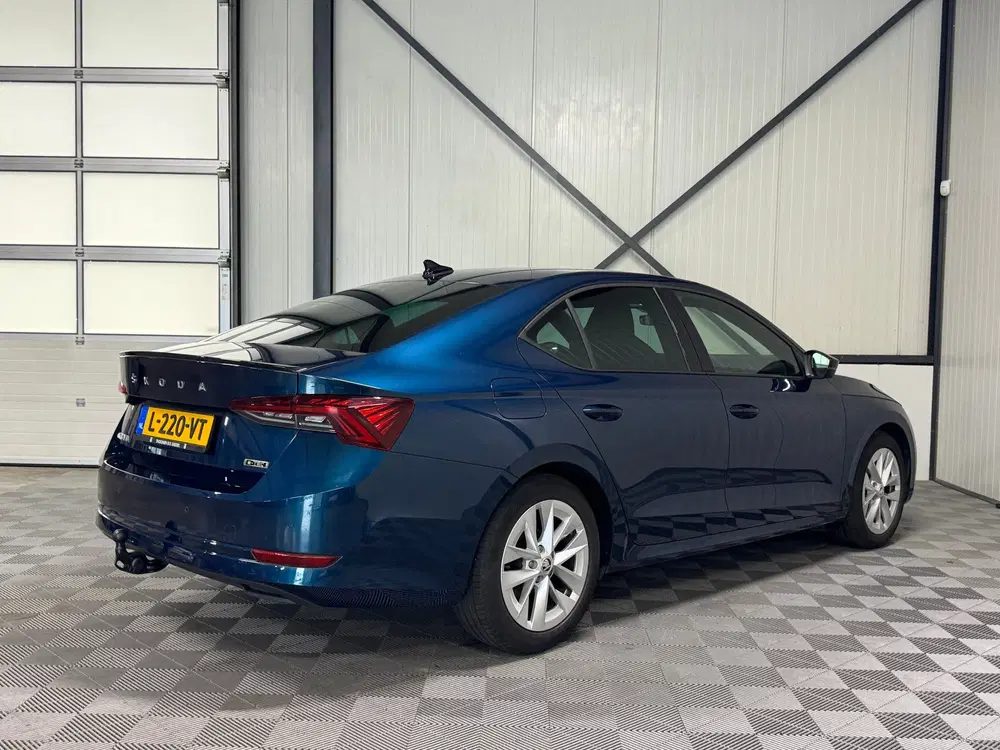 Skoda Octavia 1.0 e-TSI DSG uit 2021, foto 2