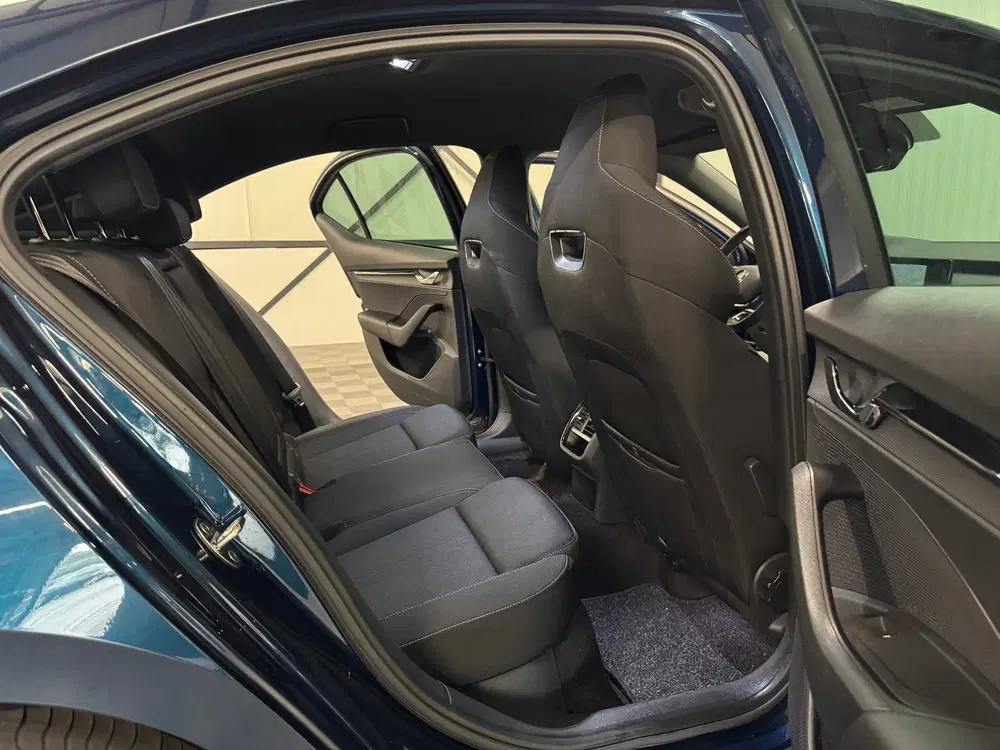 Skoda Octavia 1.0 e-TSI DSG uit 2021, foto 4