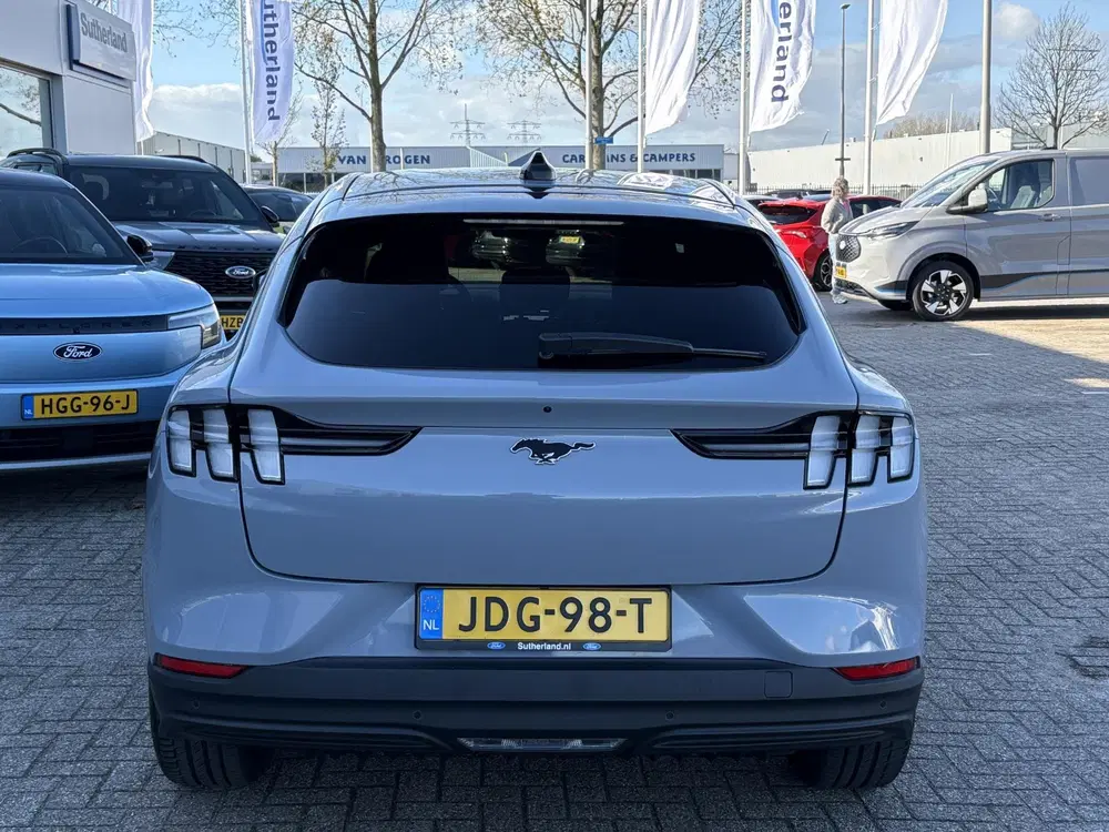Ford Mustang Mach-E Extended Premium RWD 88 kWh uit 2025, foto 4