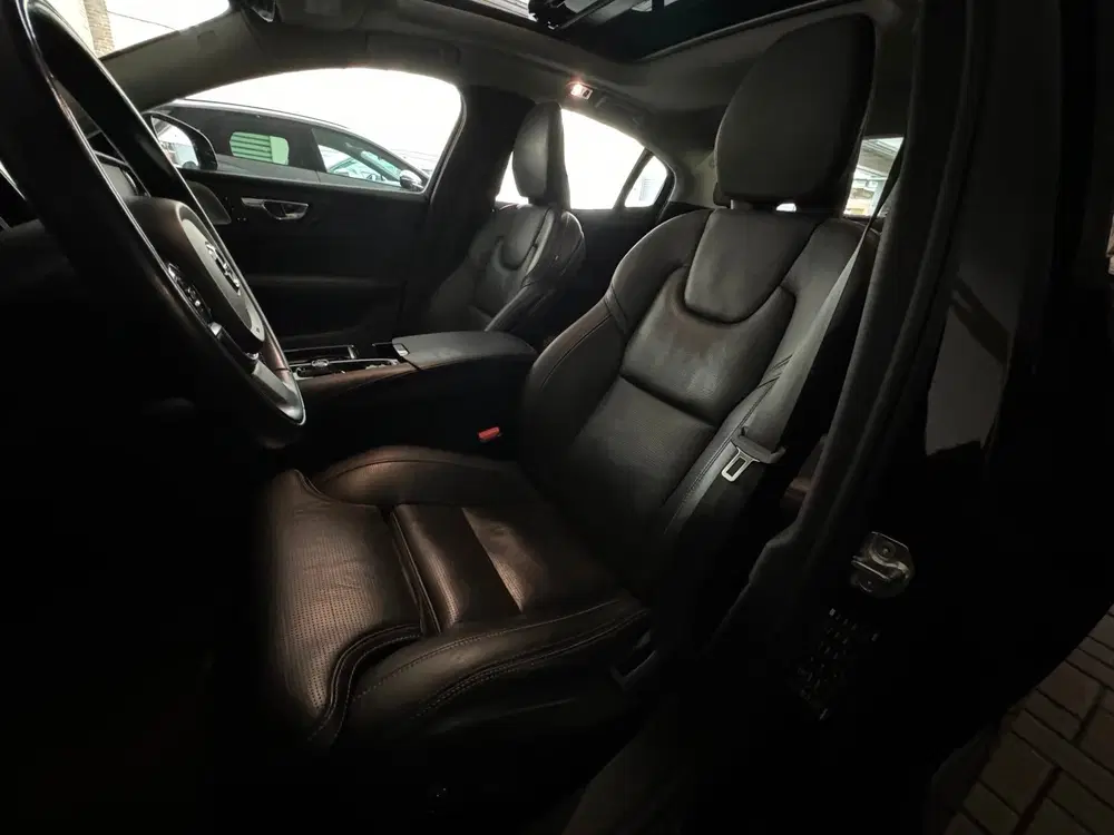 Volvo S60 2.0 Recharge T8 AWD Inscription Pano uit 2021, foto 10