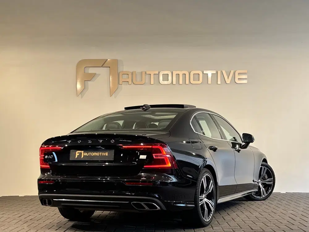 Volvo S60 2.0 Recharge T8 AWD Inscription Pano uit 2021, foto 5