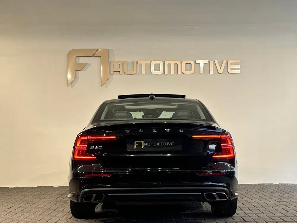 Volvo S60 2.0 Recharge T8 AWD Inscription Pano uit 2021, foto 6