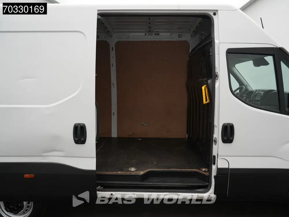 Iveco Daily Automaat L2H2 Airco Cruise Camera 3 uit 2023, foto 11
