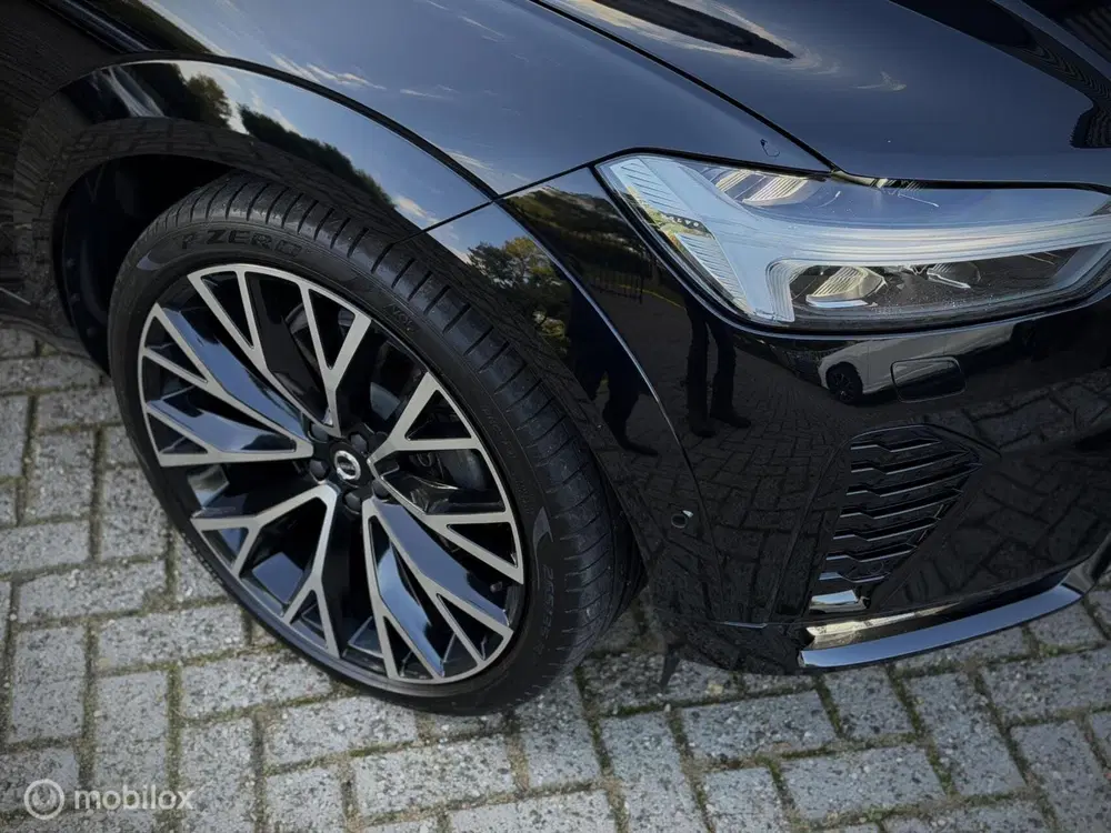 Volvo XC60 2.0 B5 R-Design Dark 360° uit 2022, foto 12