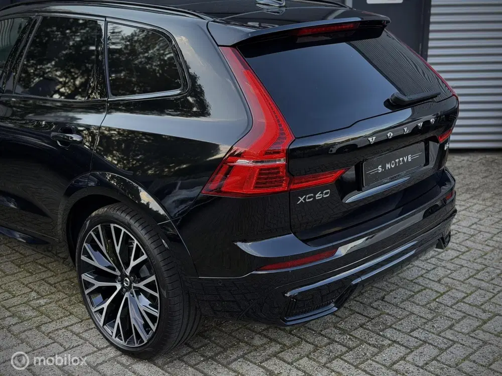 Volvo XC60 2.0 B5 R-Design Dark 360° uit 2022, foto 13
