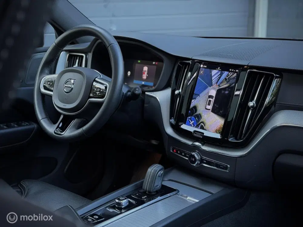 Volvo XC60 2.0 B5 R-Design Dark 360° uit 2022, foto 15