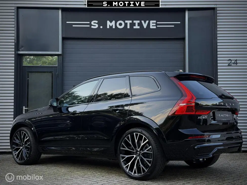 Volvo XC60 2.0 B5 R-Design Dark 360° uit 2022, foto 2